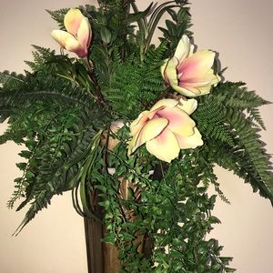 colorful green wall flower 💐